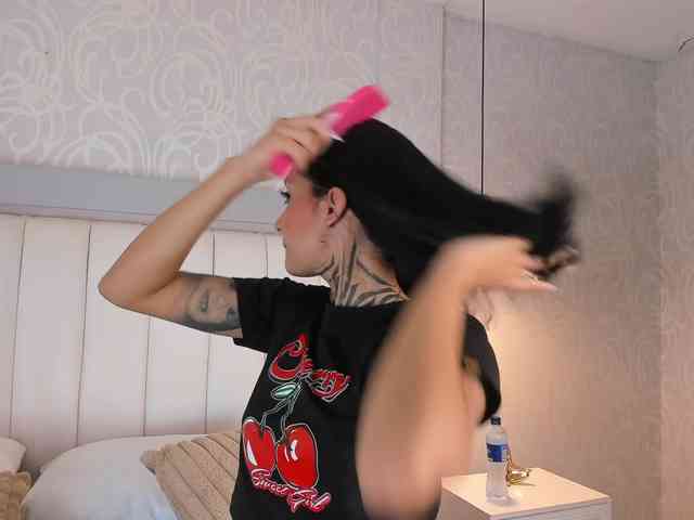 NicolleSweett04 webcam