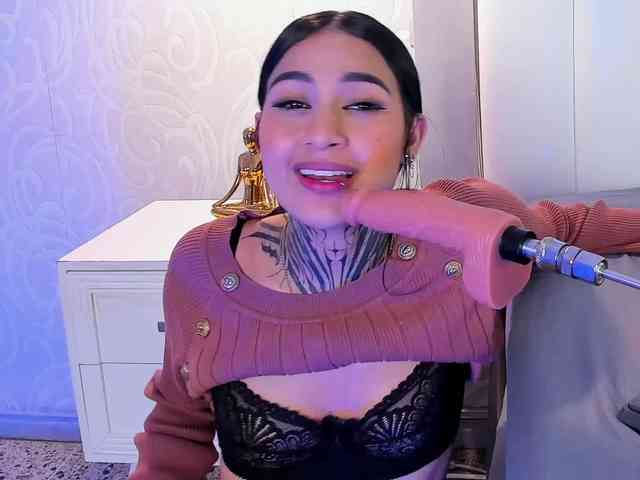 NicolleSweett04 webcam