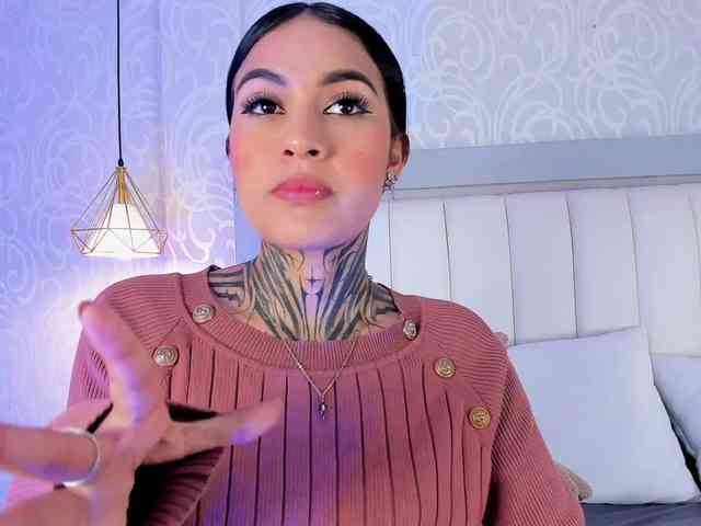 NicolleSweett04 webcam