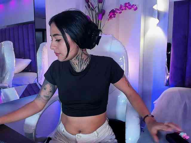 NicolleSweett04 webcam