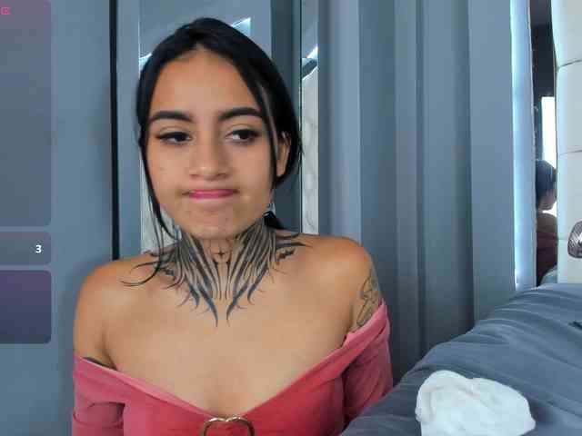 NicolleSweett04 webcam