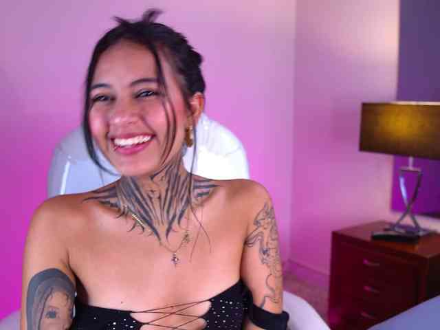 NicolleSweett04 webcam