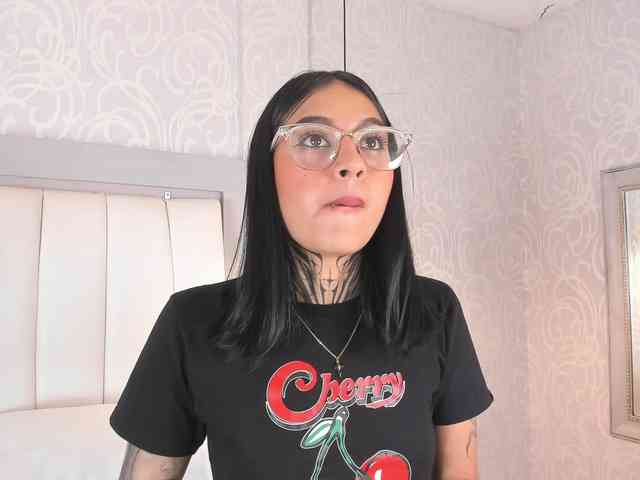 NicolleSweett04 webcam