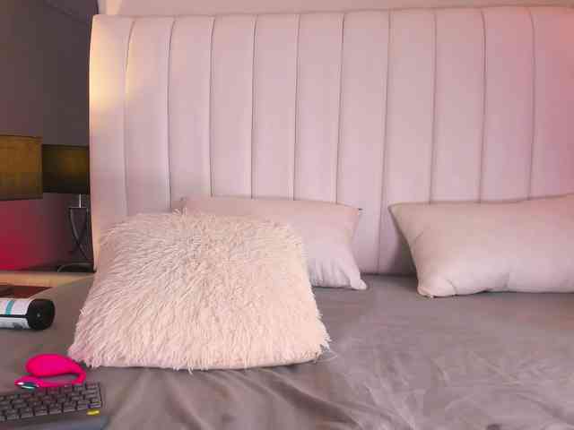 NicolleSweett04 webcam