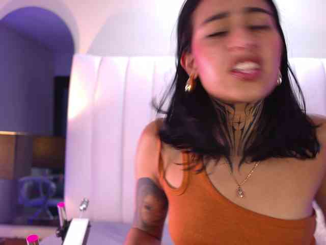 NicolleSweett04 webcam