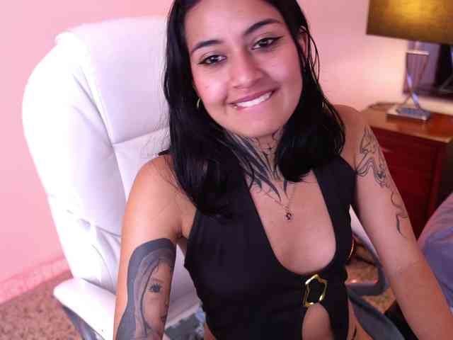 nicollesweett04's live room