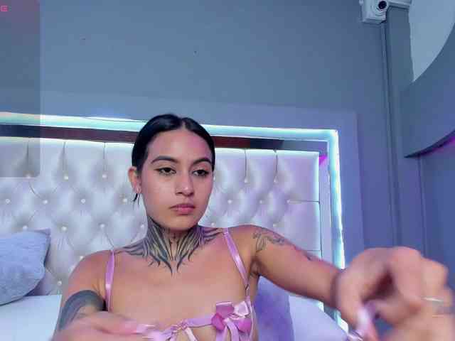 NicolleSweett04 webcam