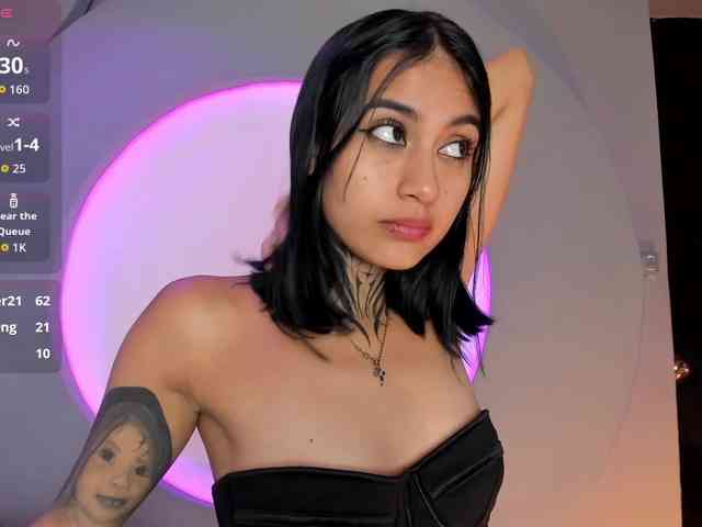 NicolleSweett04 webcam