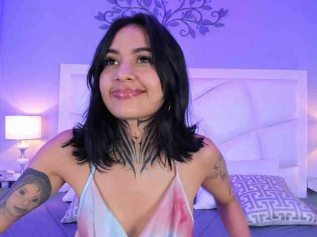 NicolleSweett04 webcam