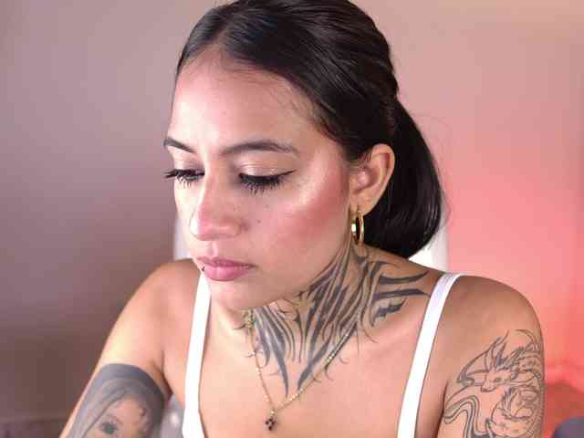 NicolleSweett04 webcam