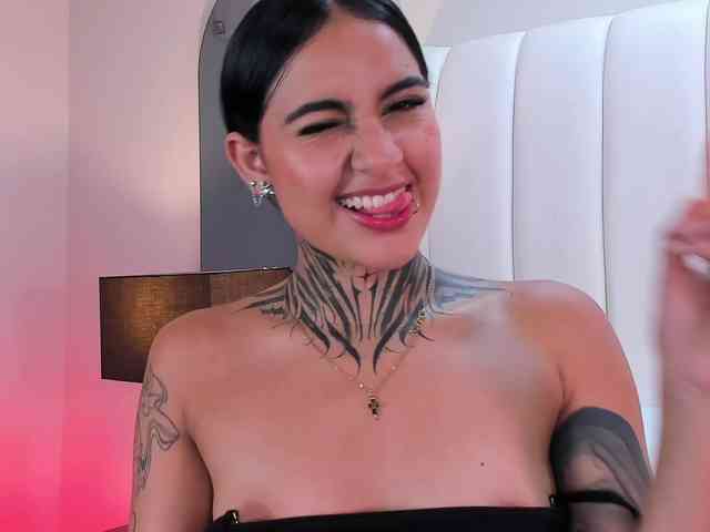 NicolleSweett04 webcam