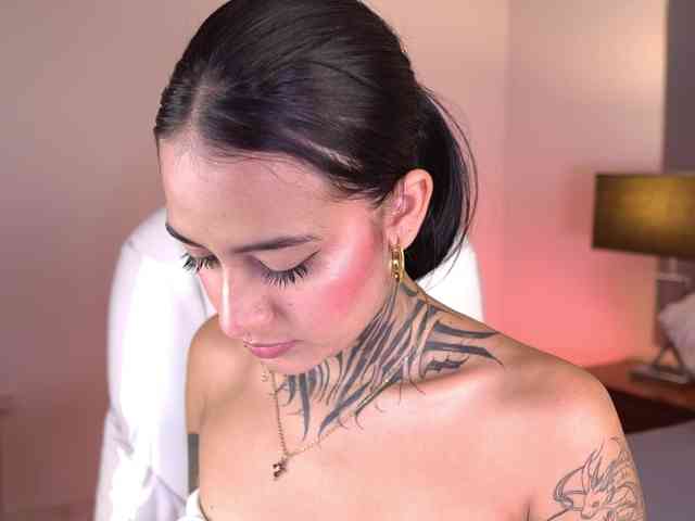 NicolleSweett04 webcam