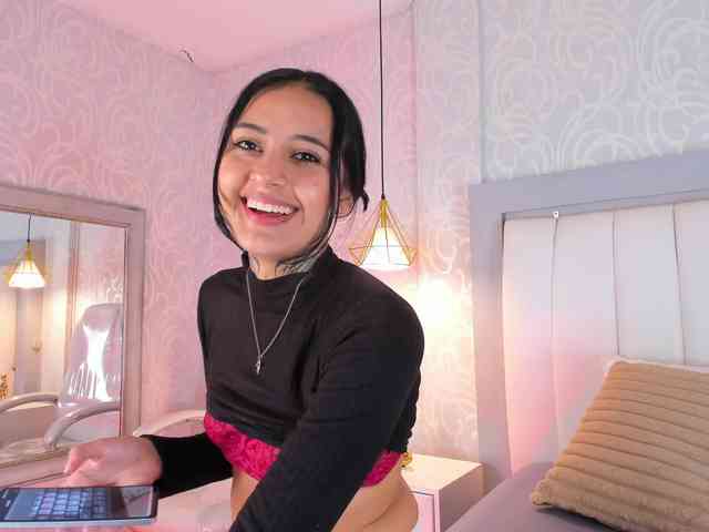 NicolleSweett04 webcam