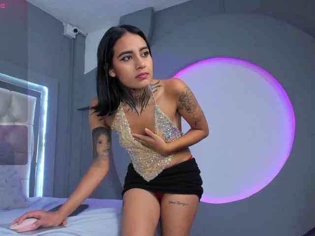 NicolleSweett04 webcam