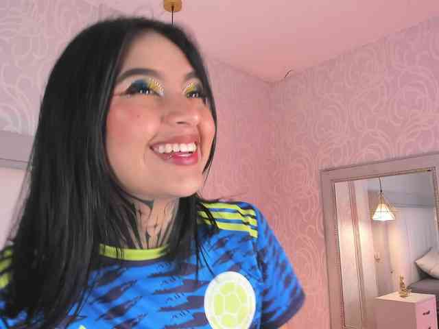 NicolleSweett04 webcam