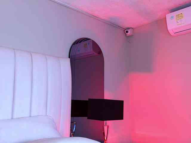 NicolleSweett04 webcam