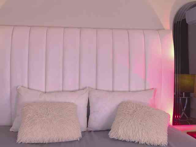 NicolleSweett04 webcam