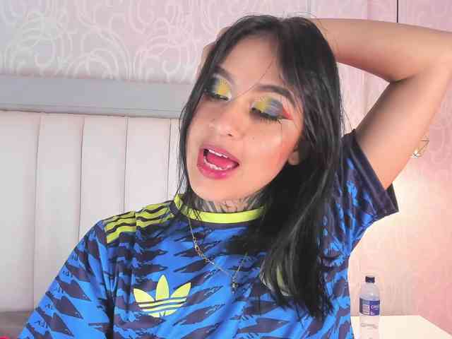 NicolleSweett04 webcam