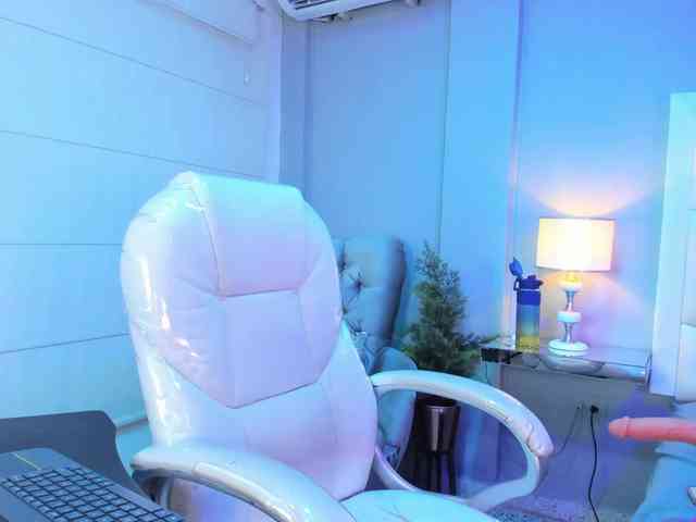 nicollesweett04's live room