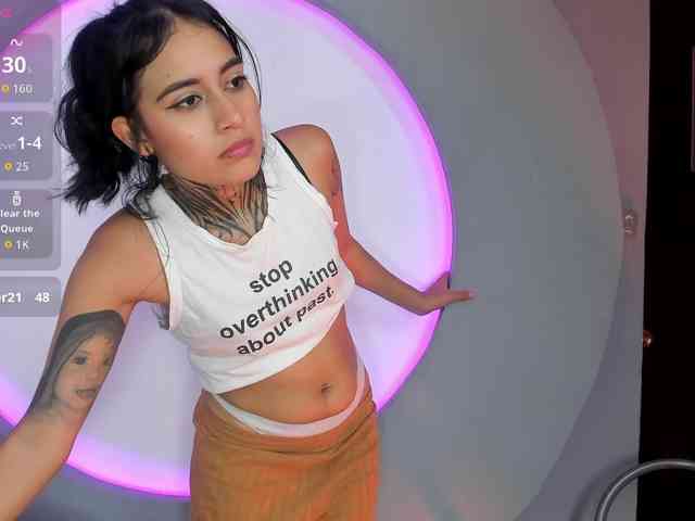 NicolleSweett04 webcam