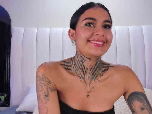 NicolleSweett04 webcam