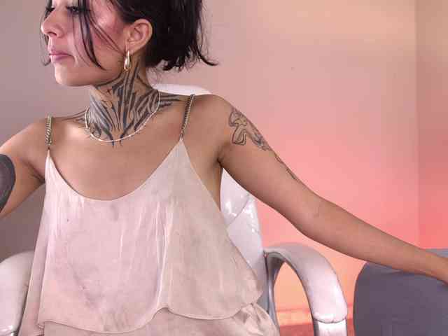NicolleSweett04 webcam