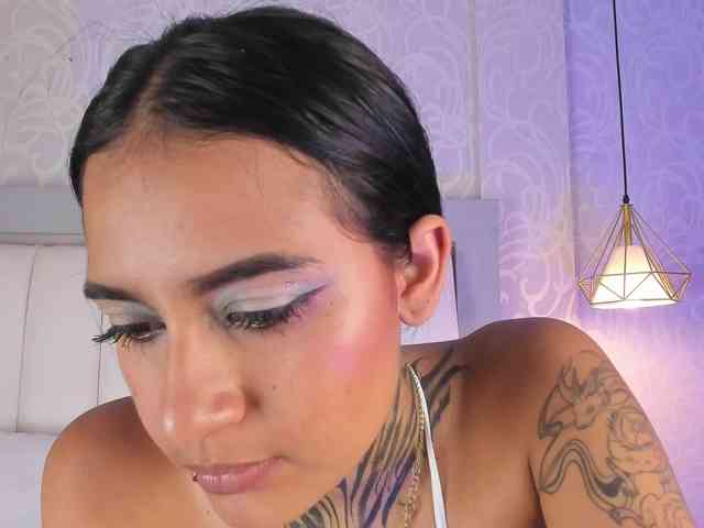 NicolleSweett04 webcam