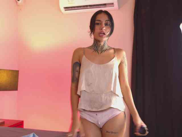 NicolleSweett04 webcam