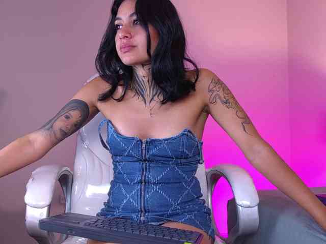 NicolleSweett04 webcam