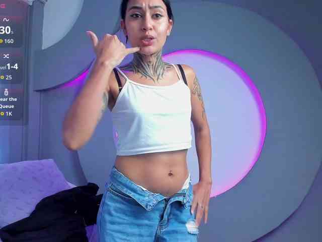NicolleSweett04 webcam