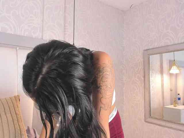 NicolleSweett04 webcam