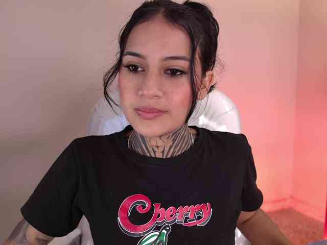 NicolleSweett04 webcam