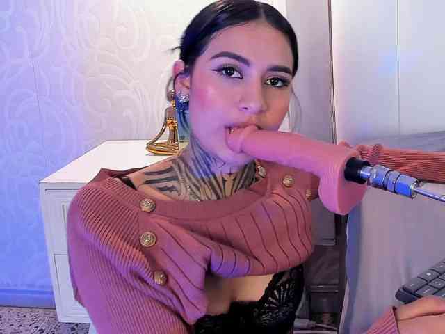 NicolleSweett04 webcam