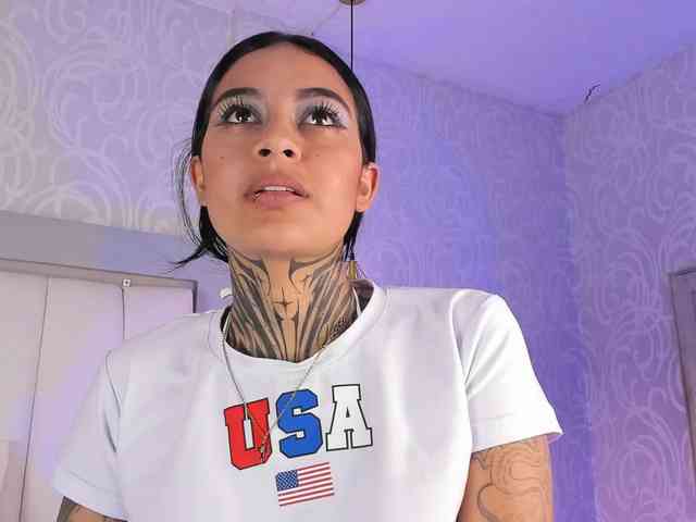NicolleSweett04 webcam