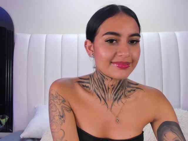 NicolleSweett04 webcam