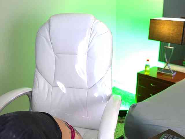 NicolleSweett04 webcam