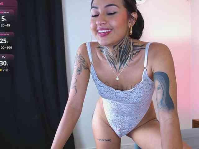NicolleSweett04 webcam
