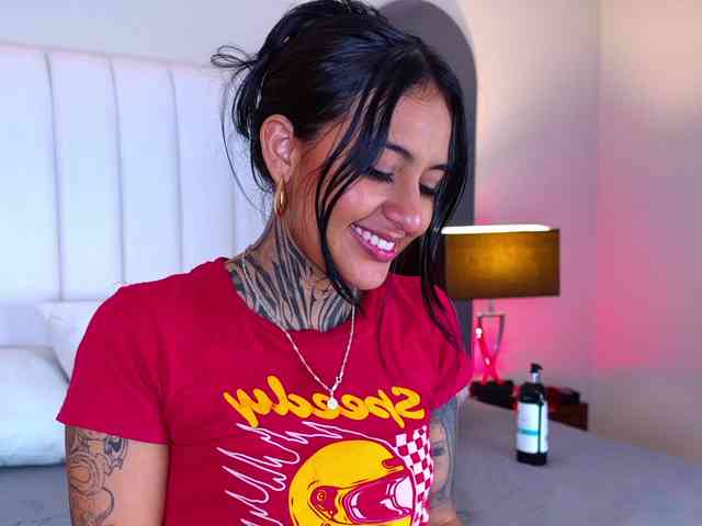 NicolleSweett04 webcam