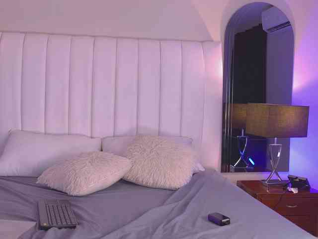 NicolleSweett04 webcam