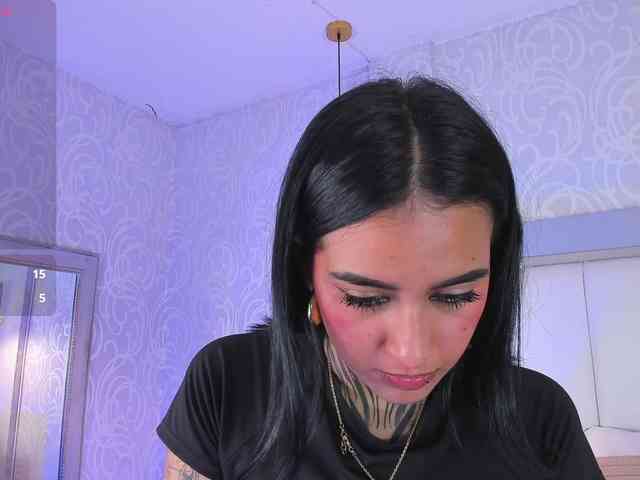 NicolleSweett04 webcam