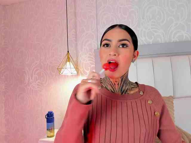 NicolleSweett04 webcam