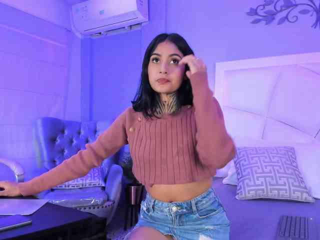 NicolleSweett04 webcam