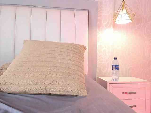 NicolleSweett04 webcam