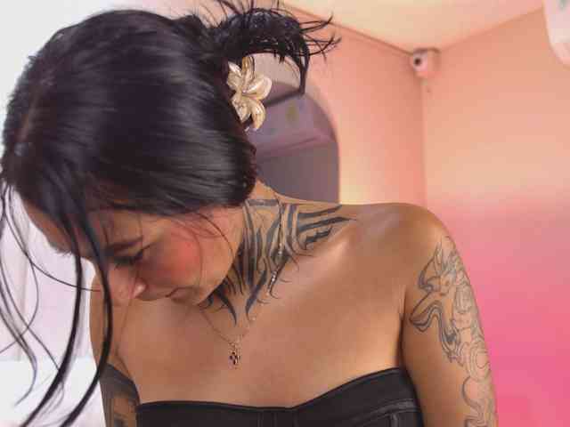 NicolleSweett04 webcam