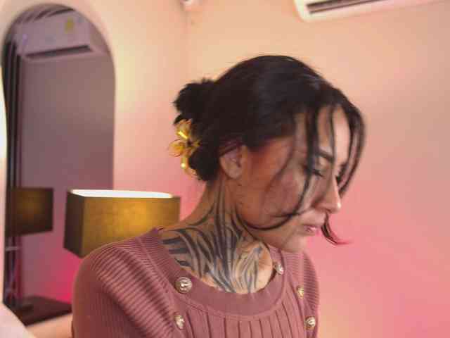 NicolleSweett04 webcam