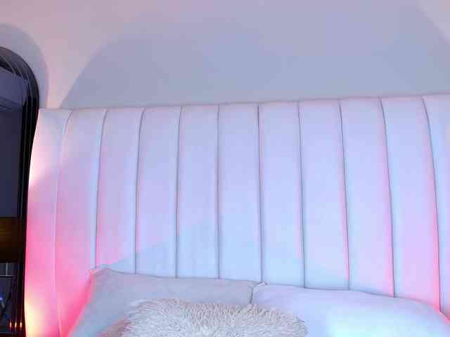 NicolleSweett04 webcam