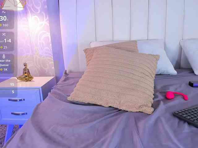 NicolleSweett04 webcam