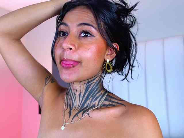 NicolleSweett04 webcam