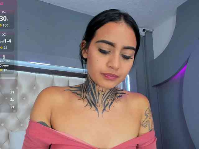 NicolleSweett04 webcam