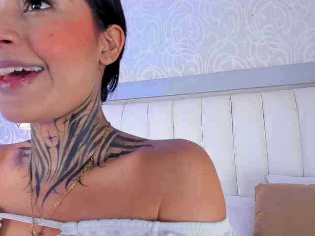 NicolleSweett04 webcam